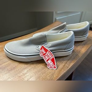 Slip on women/men Vans. Please check photo of men/women sizes.